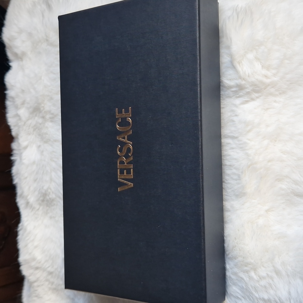 Versace Wallet - Picture 10 of 10